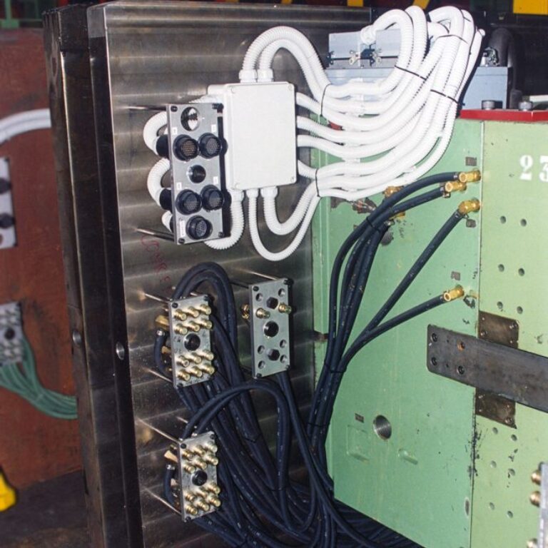 An example of multi couplers installed with electric connectors